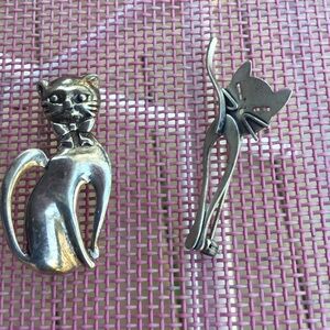 Two vintage sterling silver cat pins